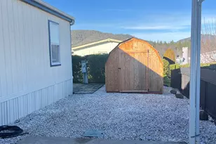 8401 Old Stage Rd, Central Point, OR 97502 - Photo 6