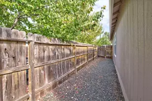 1630 Medart Ln, Grants Pass, OR 97527 - Photo 16