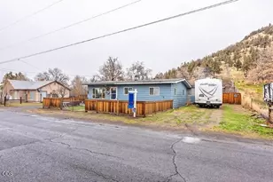 900 SE Willowdale Dr, Prineville, OR 97754 - Photo 2