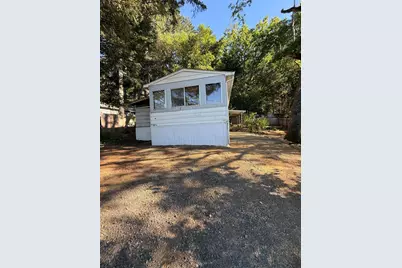 105 Raymond Street, Cave Junction, OR 97523 - Photo 2