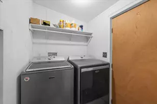 633 E Archwood Dr, Eagle Point, OR 97524 - Photo 8