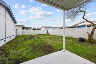 633 E Archwood Dr, Eagle Point, OR 97524 - Photo 6