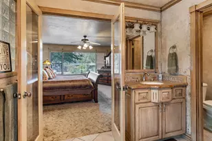 1117 NE Memorial Dr, Grants Pass, OR 97526 - Photo 62