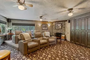 1117 NE Memorial Dr, Grants Pass, OR 97526 - Photo 4