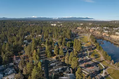 20013 Pinewood Road, Bend, OR 97702 - Photo 16