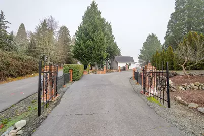 575 Country Aire Drive, Grants Pass, OR 97526 - Photo 2