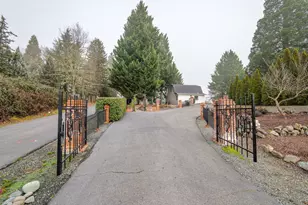 575 Country Aire Dr, Grants Pass, OR 97526 - Photo 2