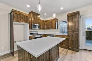 61531 SE Jennifer Ln, Bend, OR 97702 - Photo 6