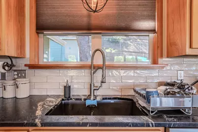 6645 Pioneer Road, Medford, OR 97501 - Photo 8