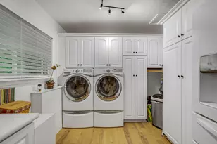 535 Scenic Dr, Jacksonville, OR 97530 - Photo 26