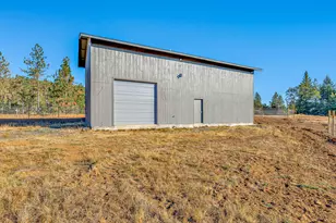 895 Airport Dr, Cave Junction, OR 97523 - Photo 10