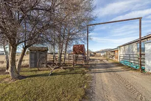 11251 Crystal Springs Rd, Klamath Falls, OR 97603 - Photo 52