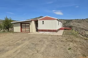 301 SW Huddleston Heights Dr, Mitchell, OR 97750 - Photo 2