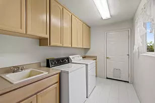 703 Summerwood Dr, Medford, OR 97504 - Photo 28