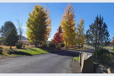 5767 Engleman Spruce Way, Klamath Falls, OR 97601 - Photo 2