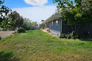 303 NW Poplar St, Madras, OR 97741 - Photo 32