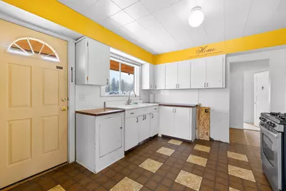 175 Rogue River Highway, Gold Hill, OR 97525 - Photo 6