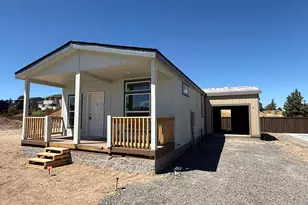 946 SE 10th St, Madras, OR 97741 - Photo 2