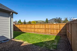 1928 Hannah Ln, Medford, OR 97504 - Photo 24