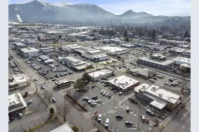 206 NE 7th Street, Grants Pass, OR 97526 - Photo 36