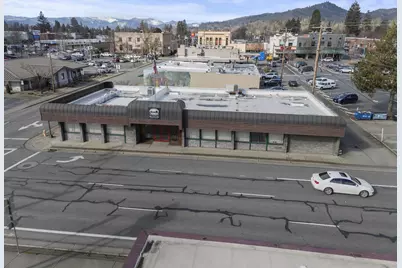 206 NE 7th Street, Grants Pass, OR 97526 - Photo 2