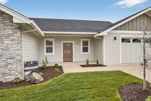 1317 River Run St, Central Point, OR 97502 - Photo 6