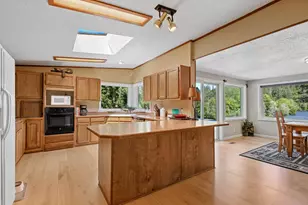 84 Meadow Ln, Shady Cove, OR 97539 - Photo 6