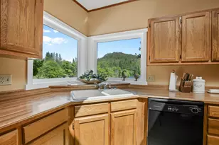 84 Meadow Ln, Shady Cove, OR 97539 - Photo 12