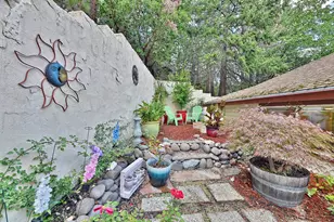 932 Morton St, Ashland, OR 97520 - Photo 32