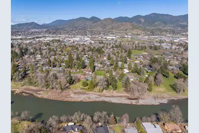 1455 SE Rogue Drive, Grants Pass, OR 97526 - Photo 22