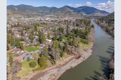 1455 SE Rogue Drive, Grants Pass, OR 97526 - Photo 14