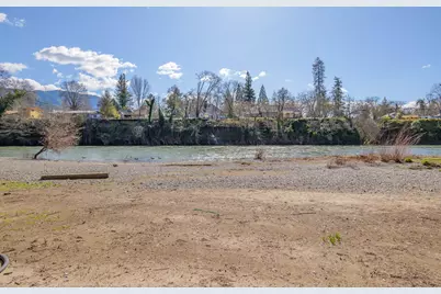 1455 SE Rogue Drive, Grants Pass, OR 97526 - Photo 6