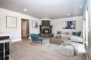 20572 Kira Dr, Bend, OR 97702 - Photo 4