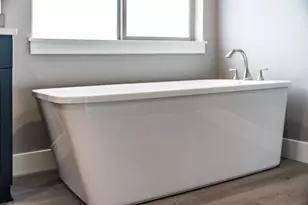 20572 Kira Dr, Bend, OR 97702 - Photo 12