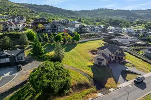 5626 Fallbrook Ln, Medford, OR 97504 - Photo 1