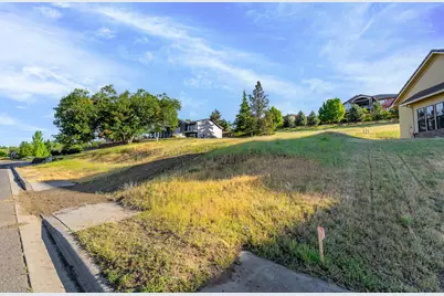 5626 Fallbrook Lane, Medford, OR 97504 - Photo 8