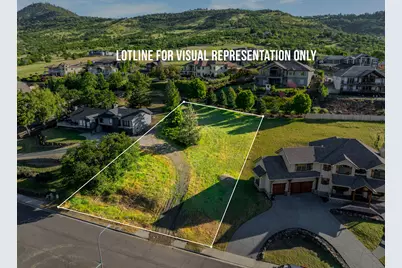 5626 Fallbrook Lane, Medford, OR 97504 - Photo 2
