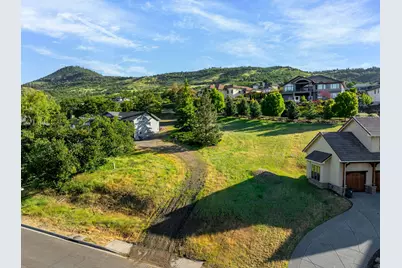 5626 Fallbrook Lane, Medford, OR 97504 - Photo 6