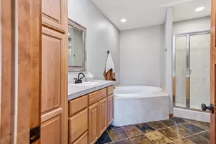 61783 Metolius Dr, Bend, OR 97702 - Photo 14