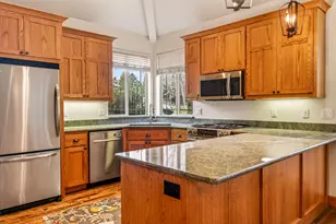 61783 Metolius Dr, Bend, OR 97702 - Photo 6