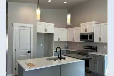 651 Terrazzo Way, Medford, OR 97501 - Photo 2