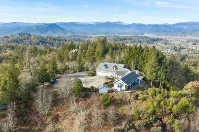 3601 Campus View Drive, Grants Pass, OR 97527 - Photo 4