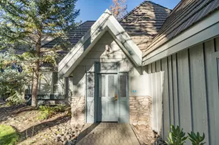 57029 Peppermill Cir, Sunriver, OR 97707 - Photo 2