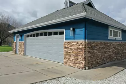 7059 Old Stage Road, Central Point, OR 97502 - Photo 10