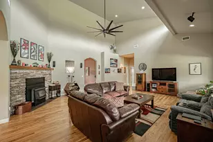 7059 Old Stage Rd, Central Point, OR 97502 - Photo 2