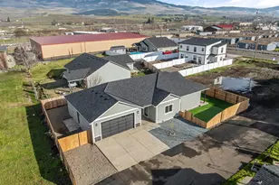 465 Arnos St, Talent, OR 97540 - Photo 40