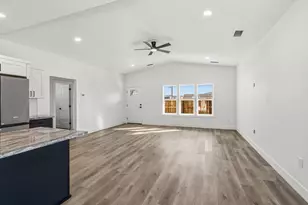 465 Arnos St, Talent, OR 97540 - Photo 6