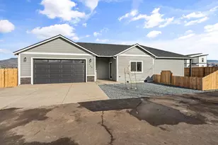 465 Arnos St, Talent, OR 97540 - Photo 2