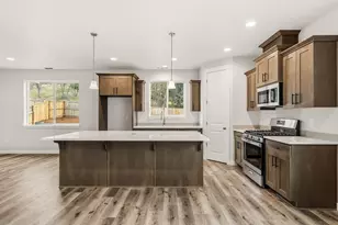 669 Old Waverly Way, Eagle Point, OR 97524 - Photo 6