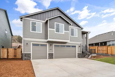 669 Old Waverly Way #20, Eagle Point, OR 97524 - Photo 2